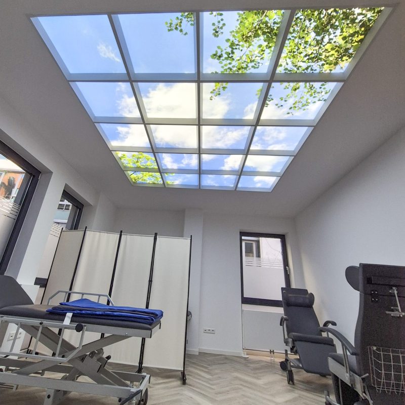 led-deckenmotiv-vertiefungsrahmen-behandlungsraum-praxis